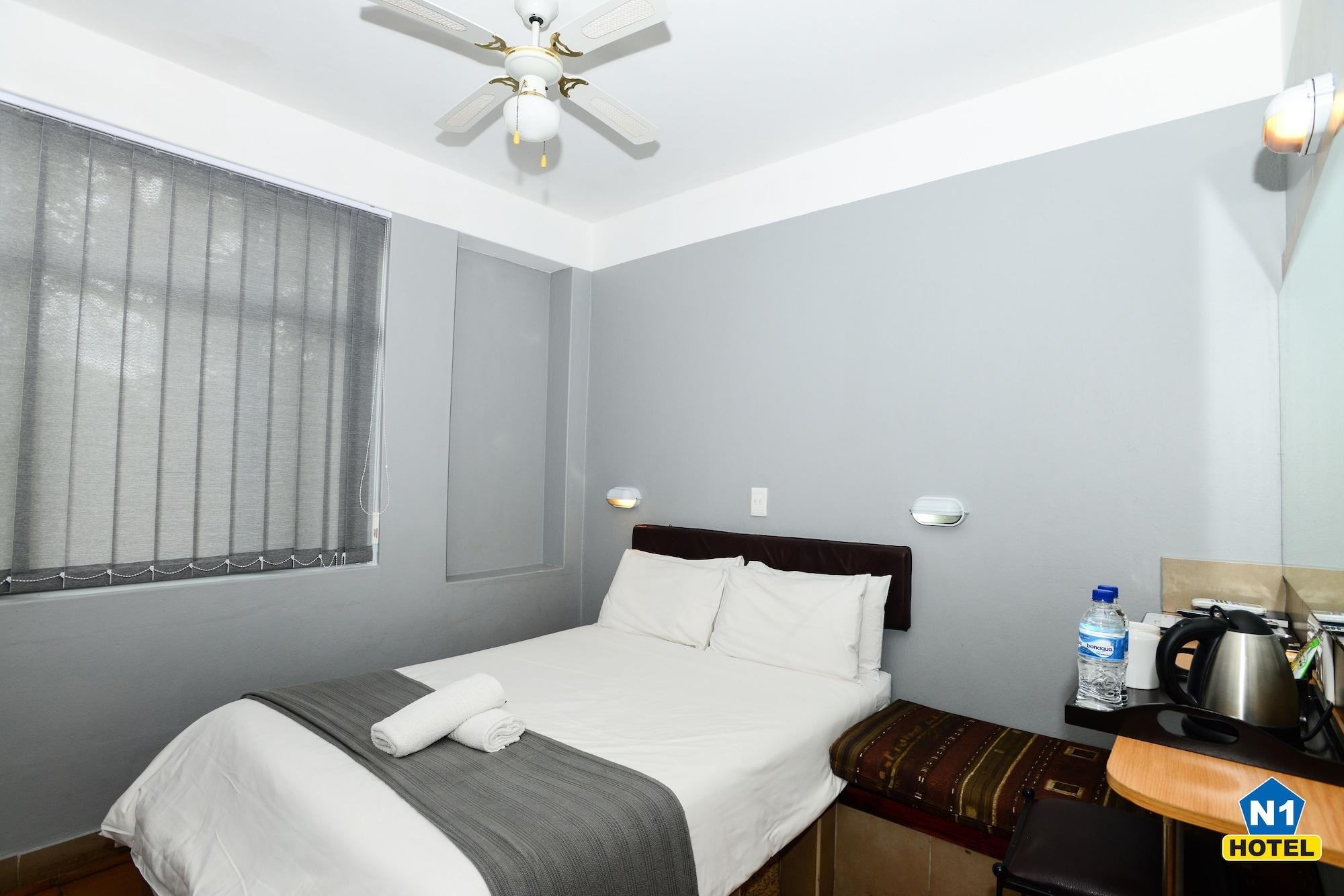 N1 Hotel & Campsite Виктория Фолс Екстериор снимка