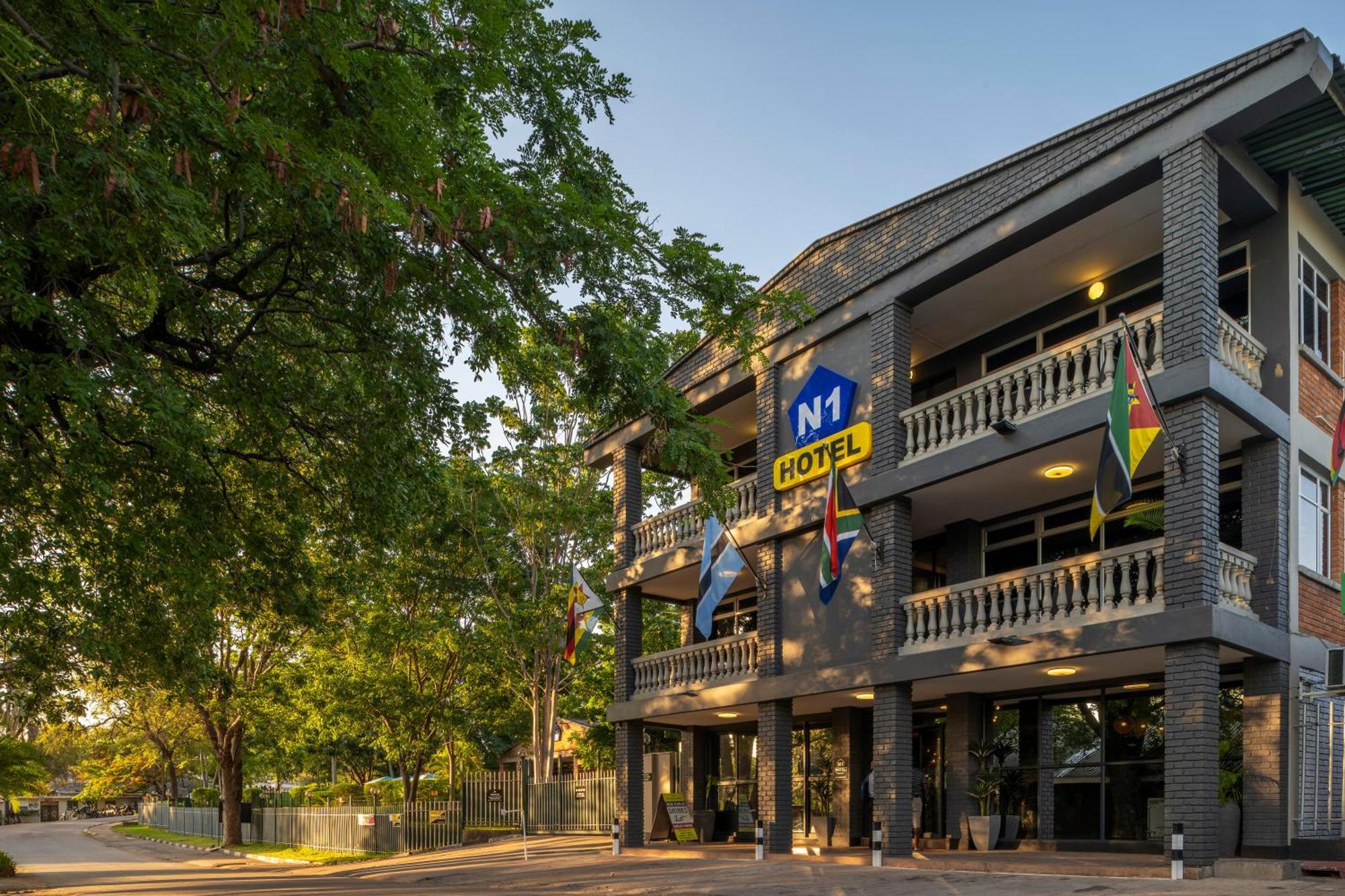 N1 Hotel & Campsite Виктория Фолс Екстериор снимка