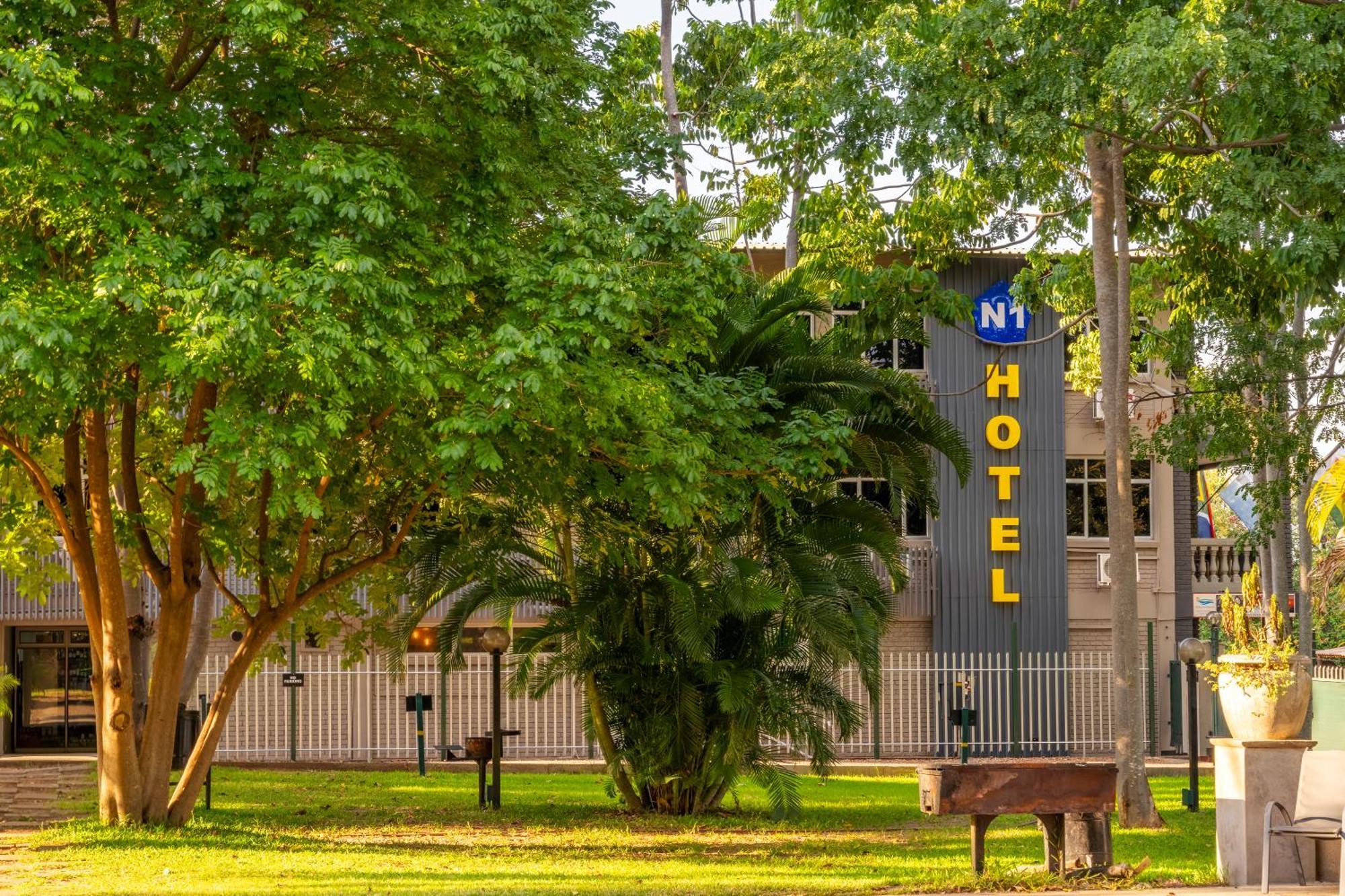 N1 Hotel & Campsite Виктория Фолс Екстериор снимка