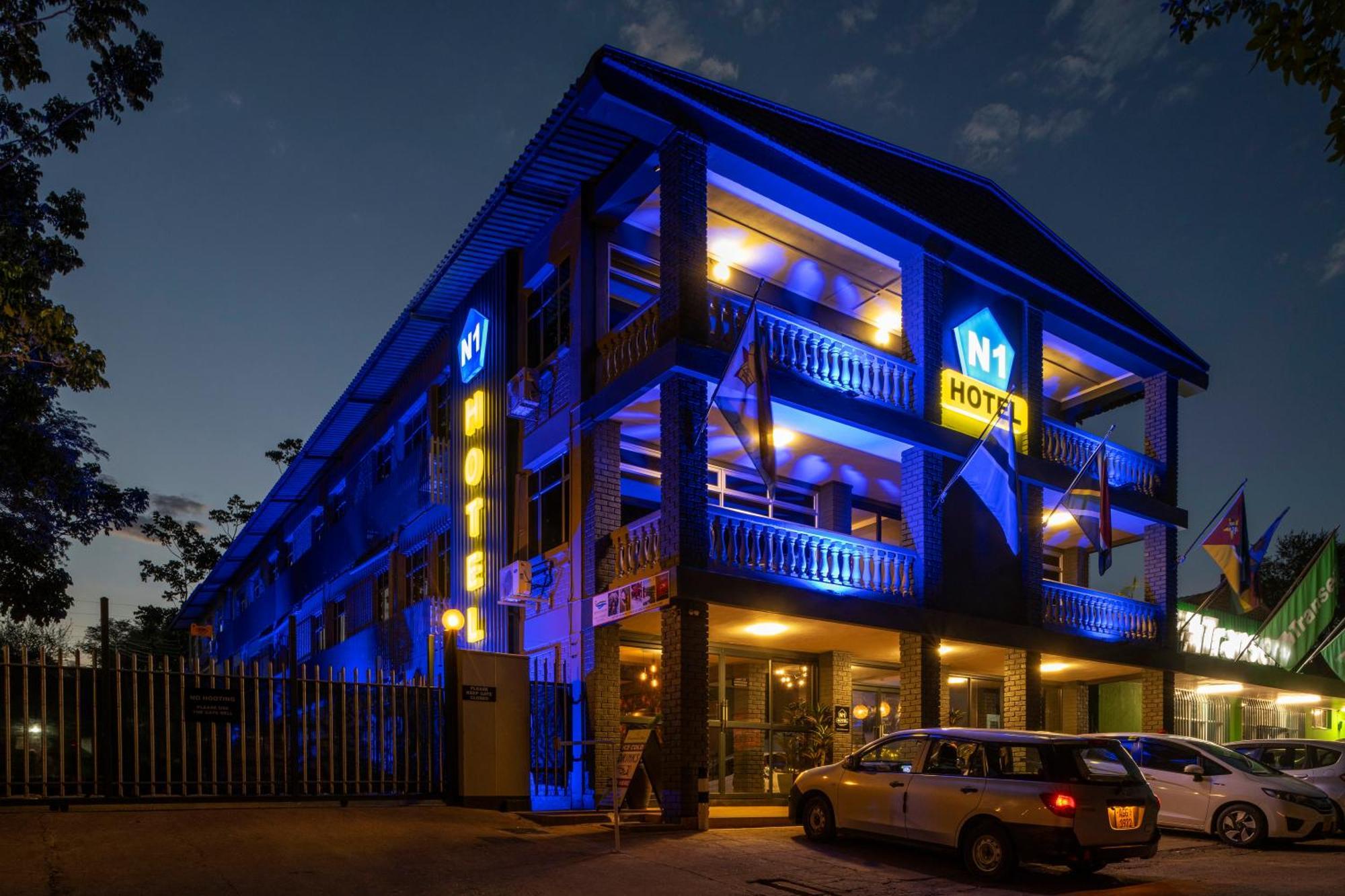 N1 Hotel & Campsite Виктория Фолс Екстериор снимка