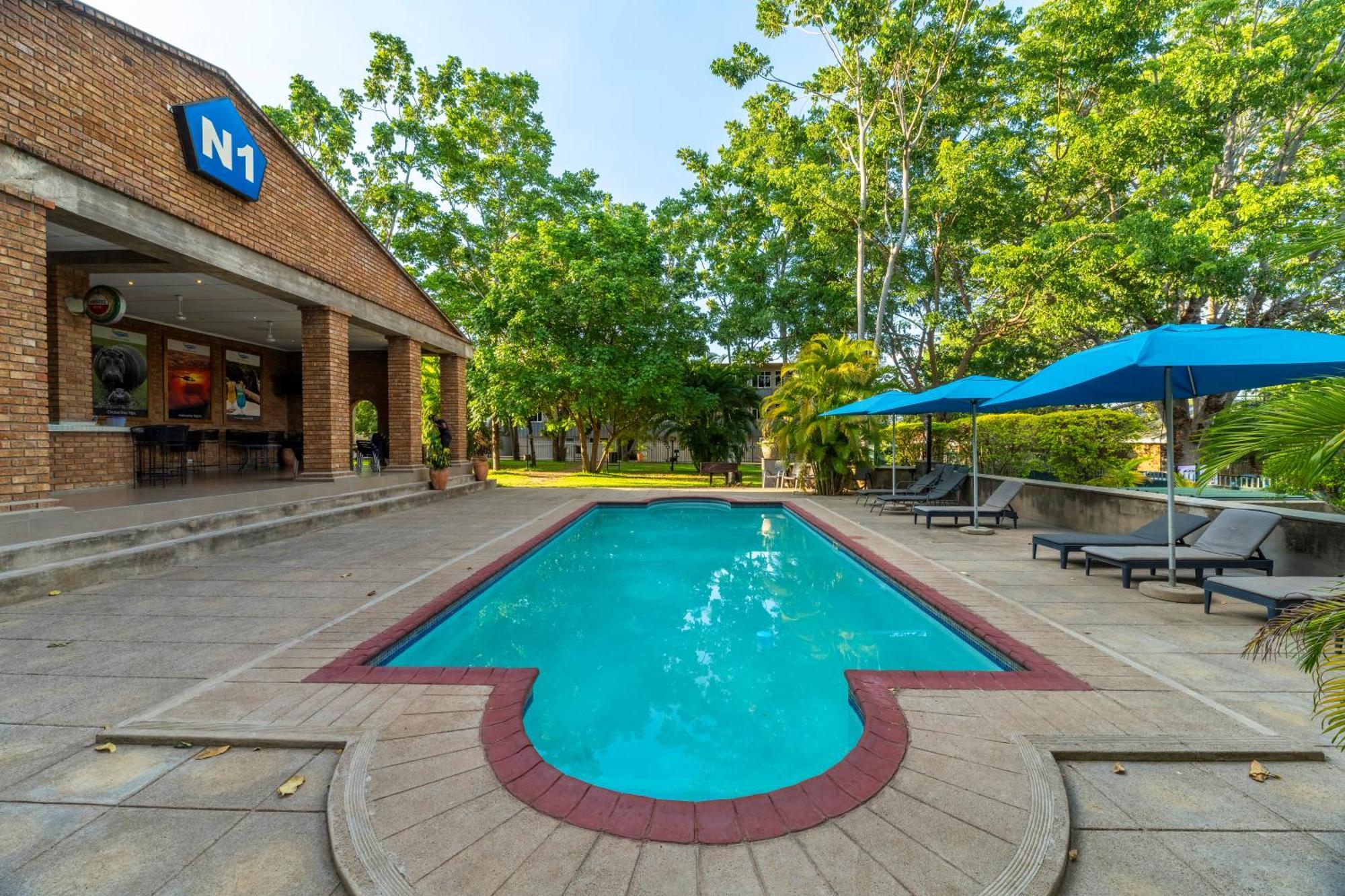 N1 Hotel & Campsite Виктория Фолс Екстериор снимка