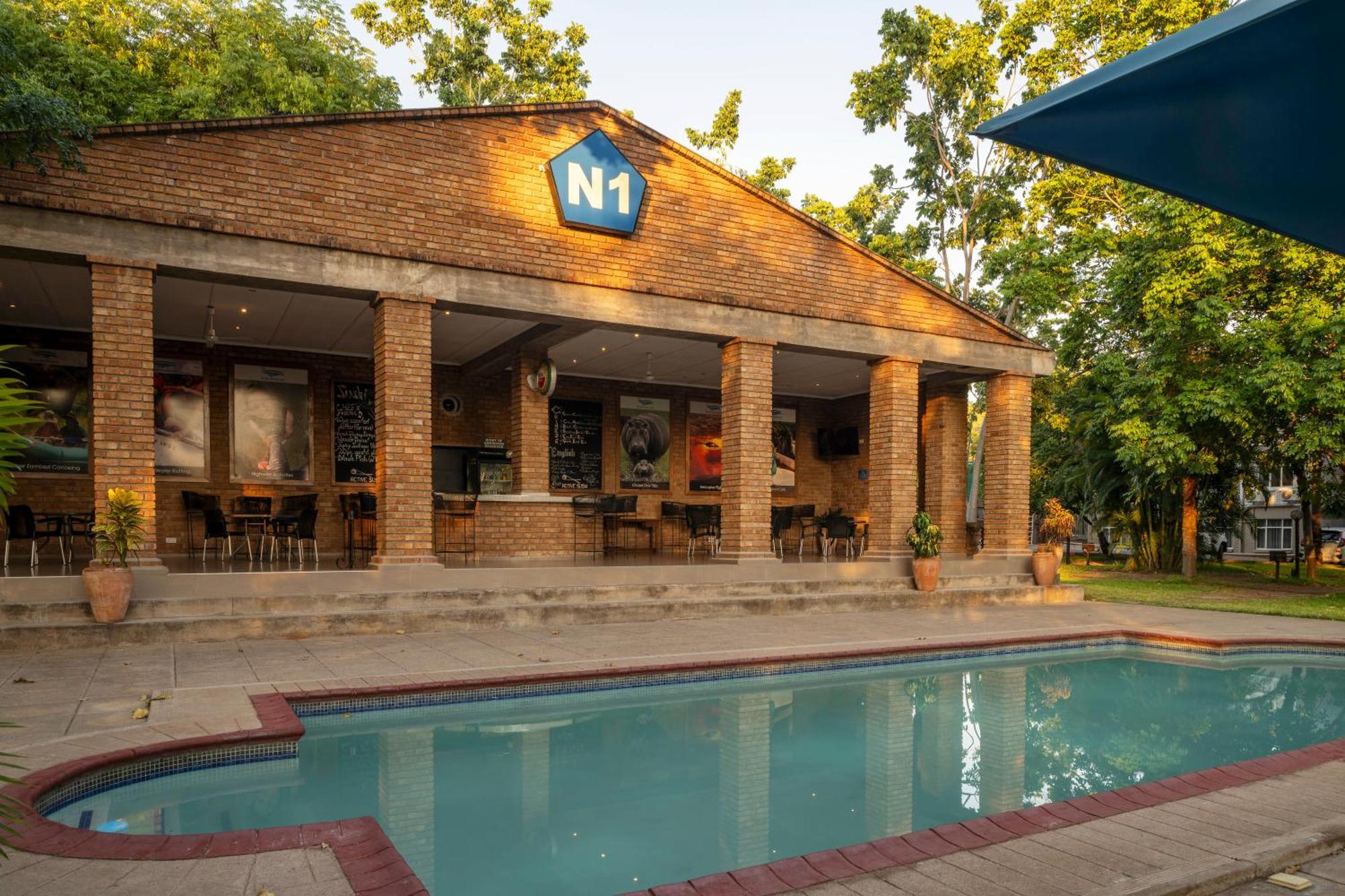 N1 Hotel & Campsite Виктория Фолс Екстериор снимка